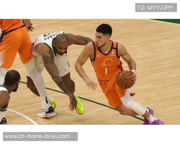 布克复出状态渐入佳境半场出战13分钟贡献10分2助 布克复出状态渐入佳境半场出战13分钟贡献10分2助