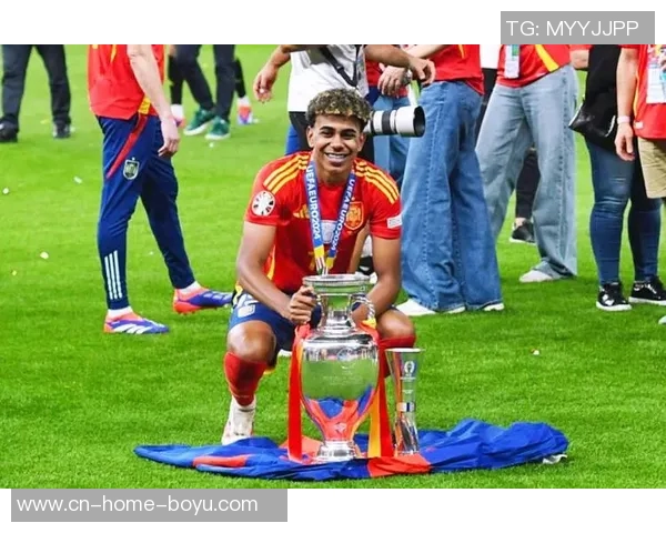 迈阿密新援圣克莱尔谈世界杯前与梅西合作的提升之路