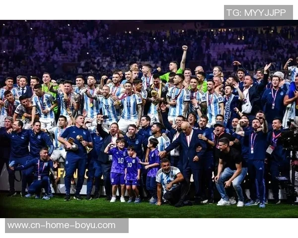 米兰同城德比胜利后球员们在餐厅欢庆继续热烈庆祝 米兰同城德比胜利后球员们在餐厅欢庆继续热烈庆祝